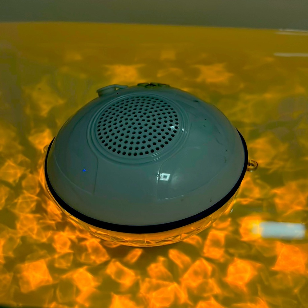Speaker for baths or pool